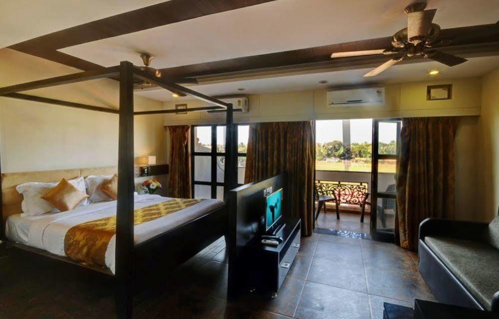 Resort De Crossroads Calangute Exterior photo